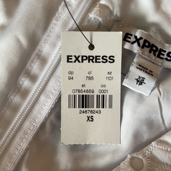 EXPRESS Eyelet Puff Sleeve Romper XS - Picture 6 of 6